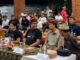 Bupati Adi Arnawa disaat menyaksikan gladi bersih sanggar Seni Semar Pegulingan Sekar Tunjungbiru di Balai Banjar Anyar, Kelurahan Tanjung Benoa, Kuta Selatan, Rabu (10/6). - IST