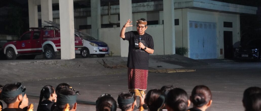 Bupati Wayan Adi Arnawa meninjau langsung sesi latihan penari dan penabuh Duta Kabupaten Badung untuk Pesta Kesenian Bali (PKB) XLVIII Tahun 2026, Senin (15/6). - IST