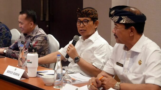 Bupati Wayan Adi Arnawa menghadiri kegiatan FGD persiapan pembentukan BUMD Infrastruktur dan BUMD Kesehatan Kabupaten Badung di Yudistira-Bima Room, Harris Hotel & Residence Sunset Road Bali, Kamis (23/7).- IST