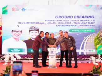 Bupati Wayan Adi Arnawa bersama Gubernur Wayan Koster, Wabup Bagus Alit Sucipta saat ground breaking di lokasi proyek JLS Jalan Labuan Sait - Pedati serta pembangunan trase jalan Pura Kulat - Labuan Sait, Desa Pecatu, Kuta Selatan, Senin (27/7) - IST