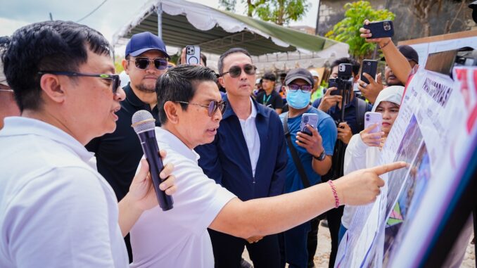 Bupati Wayan Adi Arnawa bersama Wabup Bagus Alit Sucipta meninjau Proyek Jalan Lingkar Barat di Kecamatan Kuta Selatan, Kuta dan Kuta Utara, Sabtu (18/7). - IST