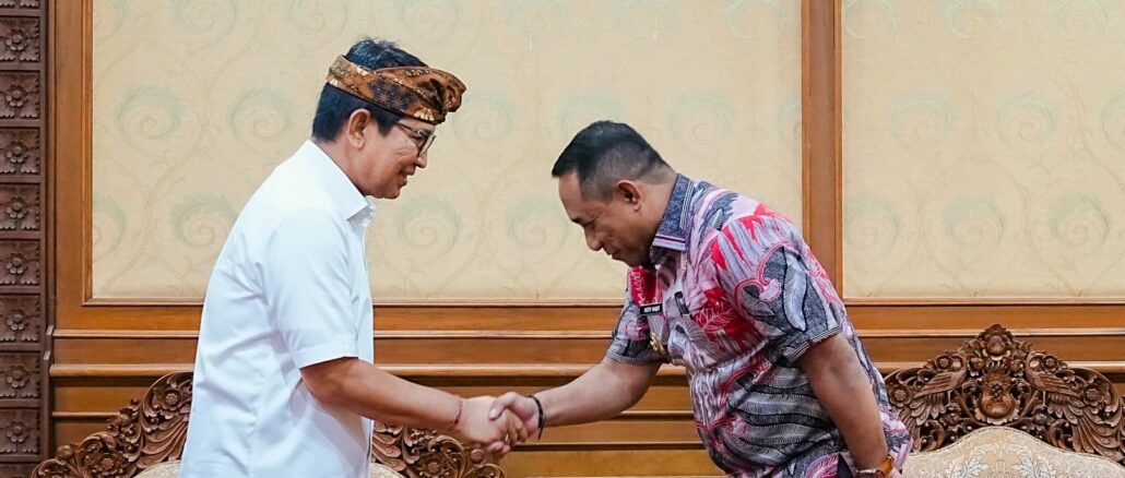 Bupati Wayan Adi Arnawa saat menerima kunjungan kerja Bupati Manggarai, Herybertus G. L. Nabit, di Puspem Badung, Kamis (16/7) - IST
