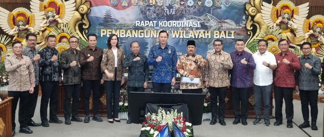 Bupati Wayan Adi Arnawa menghadiri Rakor Tingkat Menteri terkait Pengembangan Wilayah Bali di Gedung Wiswa Sabha Utama, Kantor Gubernur Bali, Denpasar, Senin (20/7) - IST