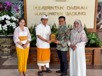 Bupati Wayan Adi Arnawa menerima kunjungan kerja dan study tiru rombongan Pemkab Bandung, Provinsi Jawa Barat di Ruang Tamu Bupati, Pusat Pemerintahan (Puspem) Badung, Selasa (14/7).