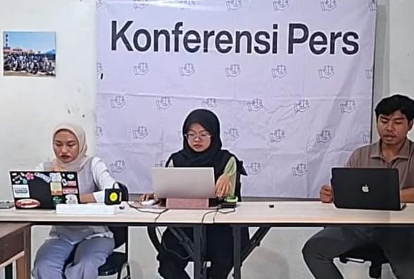 Foto konferensi pers melalui live Instagram dari Tim advokasi korban TPPO ABK atau TANGKAP menanggapi putusan majelis hakim atas kasus TPPO 21 ABK Awindo 2A, di Kantor LBH Bali, Denpasar, Kamis (9/7/2026) siang. (KanalBali.id/Ayu Sulistyowati)
