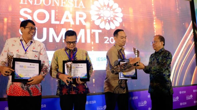 Gubernur Bali Wayan Koster saat membuka Indonesia Solar Summit (ISS) 2026 di Bali Beach Convention Center, The Meru Bali, Sanur, Denpasar, Selasa (14/7).- IST