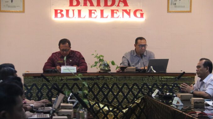 Sidang Tim Pengendali Mutu (TPM) Pembahasan Laporan Pendahuluan Kajian Peta Potensi Investasi di Kabupaten Buleleng, Rabu, (15/7), di Ruang Rapat Badan Riset dan Inovasi Daerah Kabupaten Buleleng.- IST