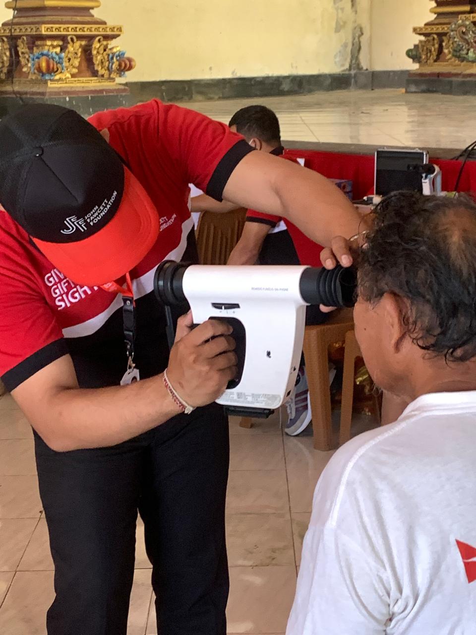 Program pemeriksaan mata dan pengobatan katarak gratis di desa itu, Kamis, 16 Juli 2026 oleh KKN UGM bersama JFF dan KAGAMA Bali - IST