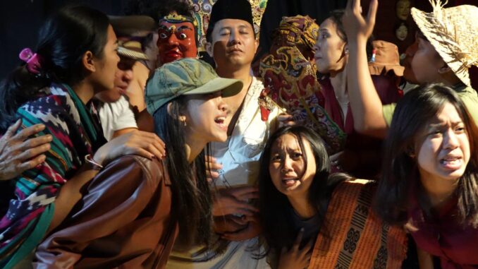 Latihan untuk pementasan Teater Selem di Art Center Denpasar - IST