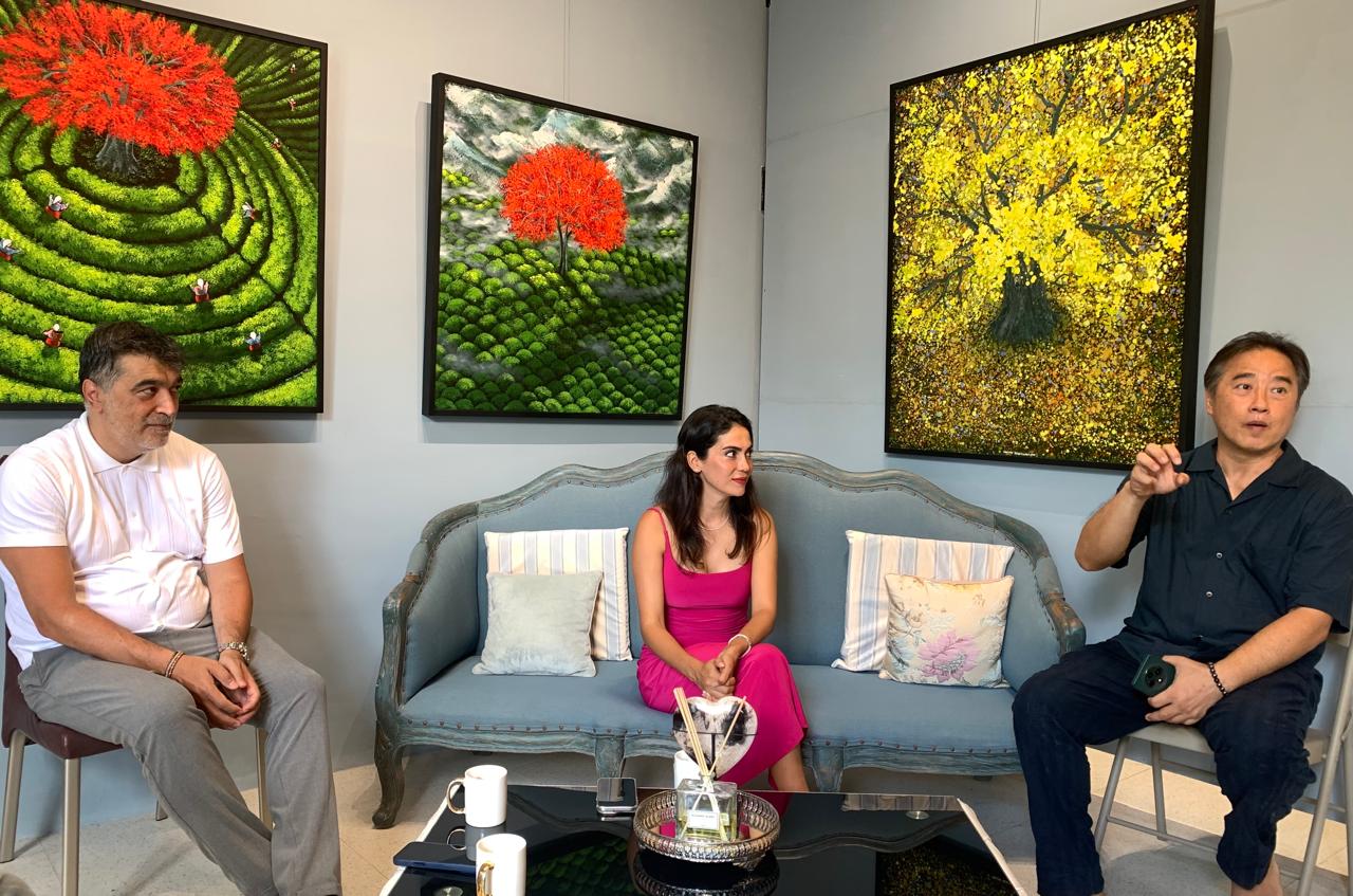 Ki-ka; Pengamat seni dari Turki, Cem Bülent Ünal, Perlukiis Halime Türkyılmaz dan pemilik Art Xchange Gallery Benny Oentoro pada jumpa pers, 29 Juli 20206 - IST