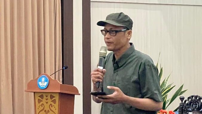 Penyair dan penulis esai, Angga Wijaya - IST