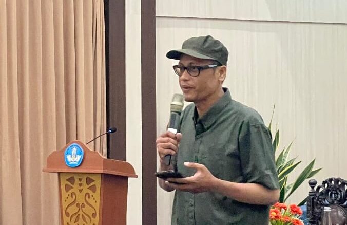 Penyair dan penulis esai, Angga Wijaya - IST