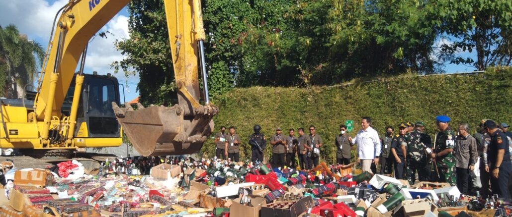 Pemusnahan barang-barang ilegal di bea cukai Bali - IST