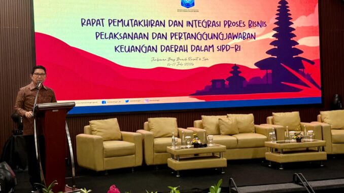 Bupati Wayan Adi Arnawa saat hadiri Rapat Pemutakhiran dan Integrasi Proses Bisnis Pelaksanaan dan Pertanggungjawaban Keuangan Daerah dalam SIPD-RI di Kuta, Kamis (16/7). - IST