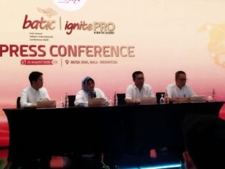 Caption: Direktur Utama Telkom Dian Siswarini (tengah) dalam konferensi pers Bali Annual Telkom Conference (BATIC) 2026 di Nusa Dua, Bali, Selasa (25/8/2026) - IST