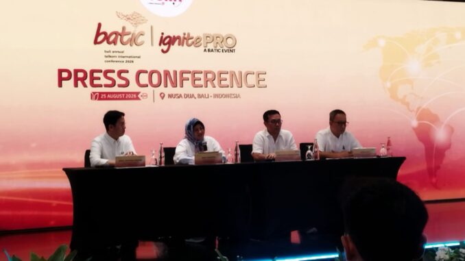 Caption: Direktur Utama Telkom Dian Siswarini (tengah) dalam konferensi pers Bali Annual Telkom Conference (BATIC) 2026 di Nusa Dua, Bali, Selasa (25/8/2026) - IST