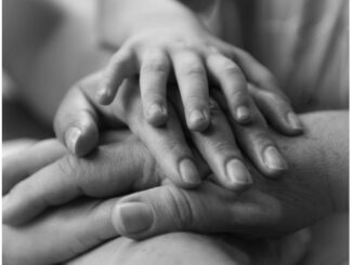 Ilustrasi caregiver. Foto: Lucas Dalamarta/Unsplash