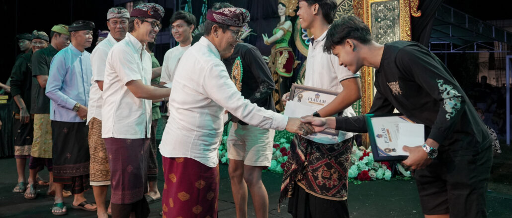 Bupati Adi Arnawa saat hadiri Porsenides Desa Canggu 2026 di Lapangan Desa Canggu, Kecamatan Kuta Utara, Sabtu (22/8).- IST