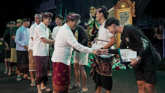 Bupati Adi Arnawa saat hadiri Porsenides Desa Canggu 2026 di Lapangan Desa Canggu, Kecamatan Kuta Utara, Sabtu (22/8).- IST