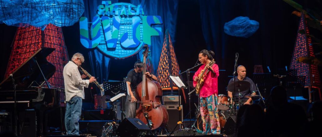 Pong Nakornchai Ensemble mempertemukan drummer Thailand Pong Nakornchai, bassist Indonesia Indra Gupta, dan gitaris Michael Ananda Aartsen dalam komposisi saksofonis Amerika Joe Rosenberg. - IST
