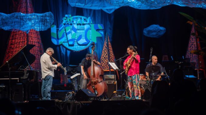 Pong Nakornchai Ensemble mempertemukan drummer Thailand Pong Nakornchai, bassist Indonesia Indra Gupta, dan gitaris Michael Ananda Aartsen dalam komposisi saksofonis Amerika Joe Rosenberg. - IST
