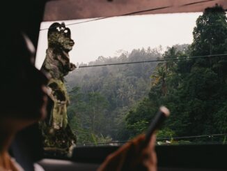 Ilustrasi pengguna media sosial. (Foto: Lina Bob/Unsplash)