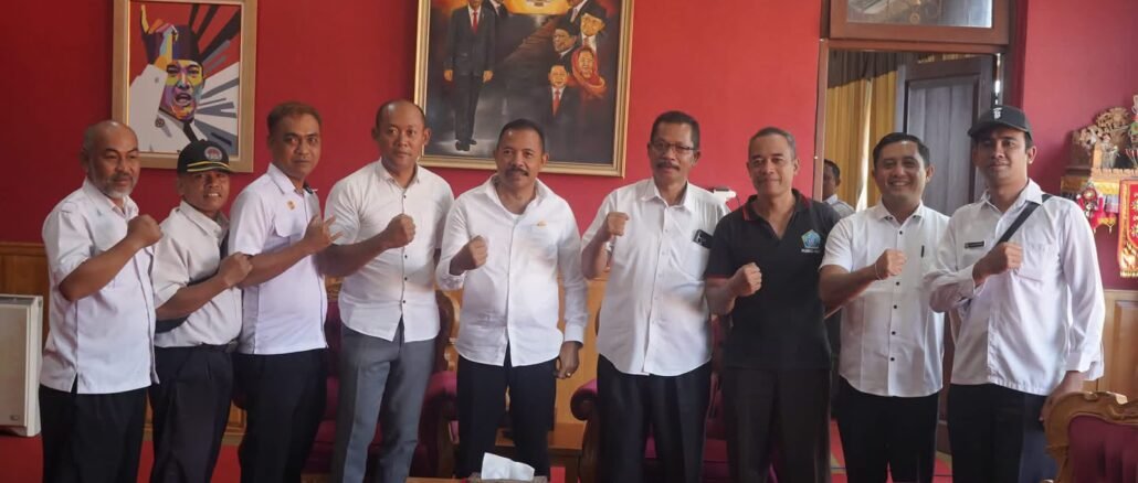 Ketua DPRD Buleleng Ketut Ngurah Arya, SM menerima sejumlah audiensi di Ruang Ketua DPRD Buleleng, Rabu (26/8/2026)- IST