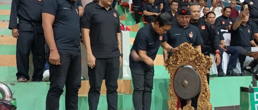 Bupati Wayan Adi Arnawa dan Wabup Bagus Alit Sucipta membuka Kejuaraan Pencak Silat PSPS Bhakti Negara Cup I Tahun 2026 di GOR Purna Krida, Kerobokan, Kuta Utara, Jumat (4/9) - IST