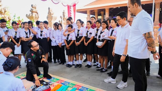 Bupati Wayan Adi Arnawa bersama Wabup Bagus Alit Sucipta membuka GENTA Tahun 2026 di Wantilan Pura Dalem Kahyangan, Banjar Tegal Jaya, Desa Dalung, Selasa (22/9) - IST --