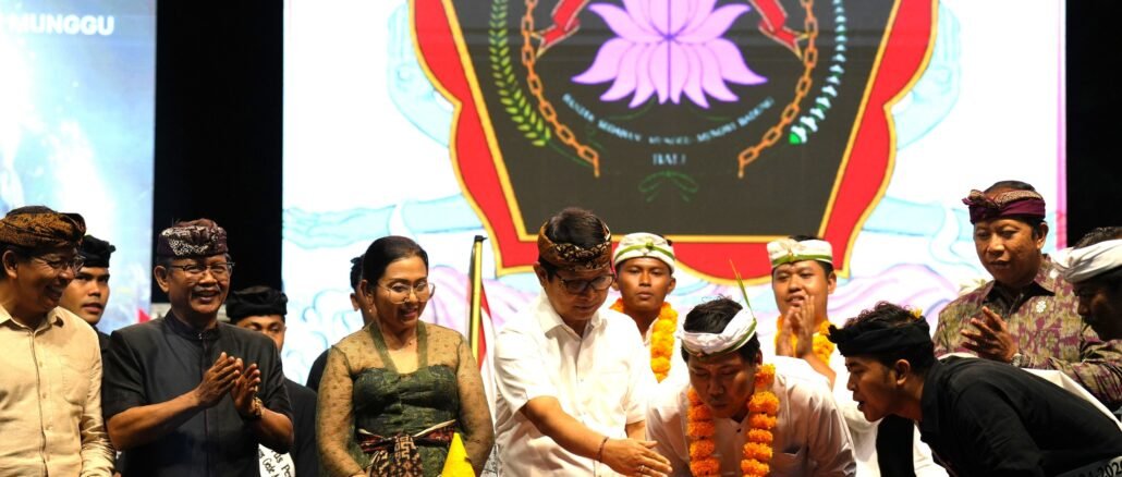 Bupati Adi Arnawa menghadiri HUT ke-55 STT Tunjung Mekar, Banjar Sedehan, Desa Munggu, Kecamatan Mengwi, berlangsung meriah di Lapangan Umum Patih Gentir Munggu, Jumat (4/9) - IST