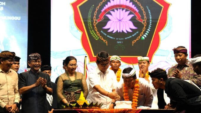 Bupati Adi Arnawa menghadiri HUT ke-55 STT Tunjung Mekar, Banjar Sedehan, Desa Munggu, Kecamatan Mengwi, berlangsung meriah di Lapangan Umum Patih Gentir Munggu, Jumat (4/9) - IST