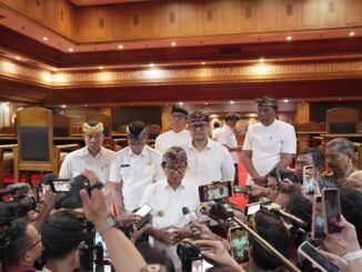Bupati Wayan Adi Arnawa daan Wabup Bagus Alit Sucipta saat Rapat Paripurna DPRD Kabupaten Badung di Ruang Sidang Utama Gosana, Kantor DPRD Badung, Kamis (3/9).- IST
