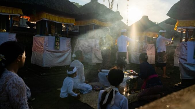 Keterangan foto: Ilustrasi upacara agama di Bali. (Foto: Bayus Salafi/Unsplash)