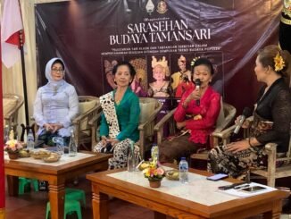 Dari kiri: Indrawati Lukman, Retno Maruti, Ni Ketut Arini, dan Anak Agung Ayu Mirah Maheswari, dalam Sarasehan Budaya Taman Sari yang digelar Rumah Budaya Tamansari di Pendopo Puri Agung Denpasar, Sabtu (12/9) - IST