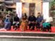Victoria Kosasie (ujung kiri) bersama lima seniman yang menampilkan karya di pameran Mulasara - IST