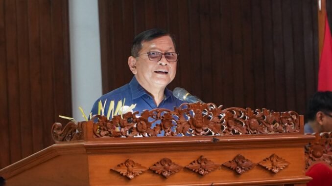 Bupati Buleleng I Nyoman Sutjidra pada Rapat Pembahasan KUA-PPAS Perubahan APBD Tahun Anggaran 2026 yang berlangsung di Ruang Sidang DPRD Kabupaten Buleleng, Rabu (23/9).