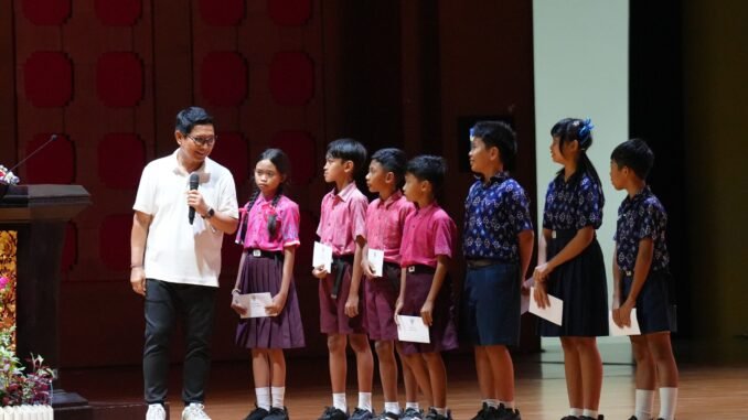 Bupati Wayan Adi Arnawa bersama Ketua PSBS Badung, Nyonya Rasniathi Adi Arnawa saat acara Sosialisasi PSBS “Akselerasi Badung Menuju Mandiri Badung” di Balai Budaya Giri Nata Mandala, Puspem Badung, Jumat (9/10)- IST