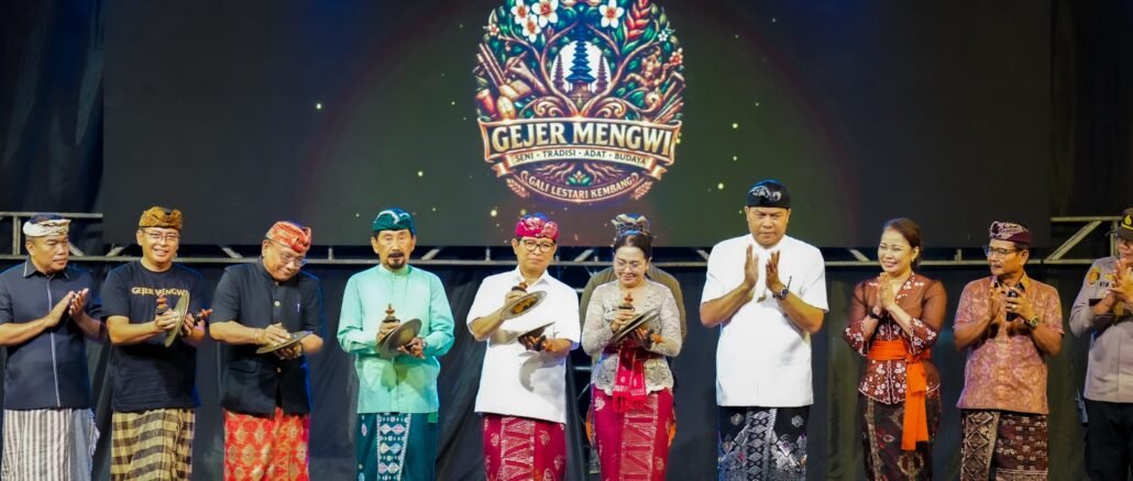 Bupati Wayan Adi Arnawa membuka secara resmi Lomba Baleganjur Gejer Mengwi di areal parkir Lapangan Umum Mengwi, Sabtu (24/10) - IST
