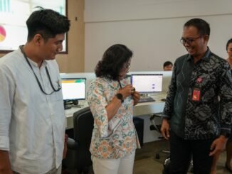 Bunda Literasi Digital Kabupaten Badung, Nyonya Rasniathi Adi Arnawa saat membuka pelatihan dan penguatan mental bagi petugas BCC di Kantor Diskominfo Badung, Selasa (6/10) - IST