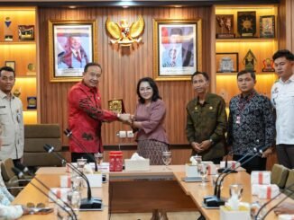 Nyonya Rasniathi Adi Arnawa mendampingi anggota Paskibraka Kabupaten Badung angkatan tahun 2025 saat studi kebangsaan dan kepemimpinan ke Kampus IPDN dan Kantor Pusat BPIP RI di Jakarta, Rabu (7/10).