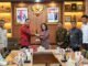 Nyonya Rasniathi Adi Arnawa mendampingi anggota Paskibraka Kabupaten Badung angkatan tahun 2025 saat studi kebangsaan dan kepemimpinan ke Kampus IPDN dan Kantor Pusat BPIP RI di Jakarta, Rabu (7/10).