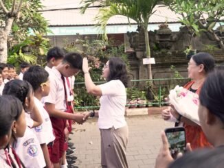 Ketua YKI Kabupaten Badung, Nyonya Rasniathi Adi Arnawa, memimpin langsung pelaksanaan Pembinaan Penanggulangan Kanker Terpadu Paripurna Sekolah di SD No. 1 Dalung, Kecamatan Kuta Utara, Selasa (20/10).