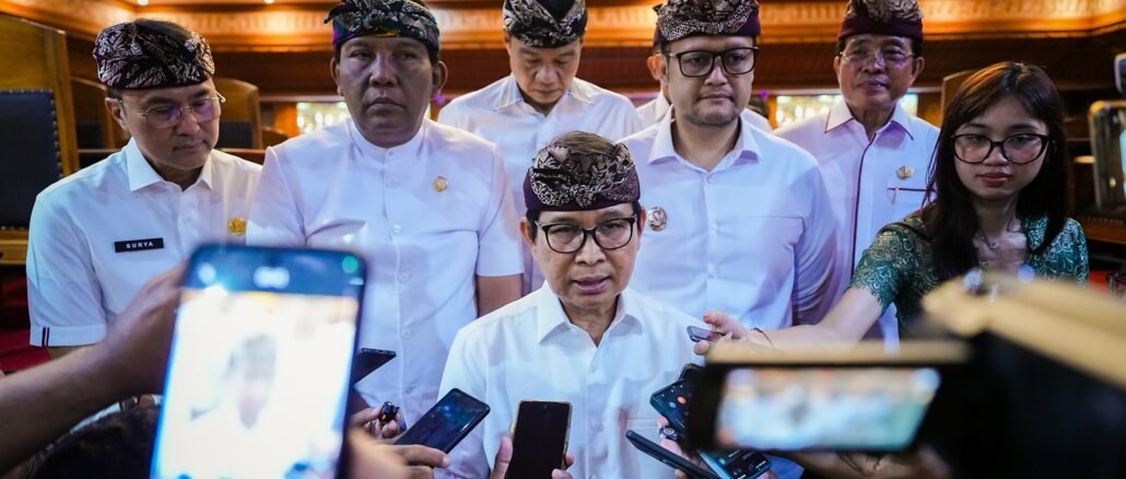 Bupati Wayan Adi Arnawa saat menghadiri Rapat Paripurna DPRD Kabupaten Badung Masa Persidangan Pertama Tahun Sidang 2026–2027 di Ruang Sidang Utama Gosana Sekretariat DPRD Badung, Kamis (29/10) - IST