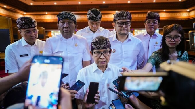 Bupati Wayan Adi Arnawa saat menghadiri Rapat Paripurna DPRD Kabupaten Badung Masa Persidangan Pertama Tahun Sidang 2026–2027 di Ruang Sidang Utama Gosana Sekretariat DPRD Badung, Kamis (29/10) - IST