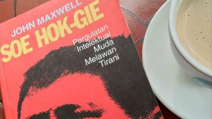 (Foto: salah satu buku koleksi penulis tentang Soe Hok-Gie)