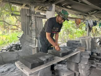 I Nengah Mudiarsa kini mengembangkan usaha batu alam secara mandiri di Banjar Dukuh, Desa Bunutin, Bangli. - IST