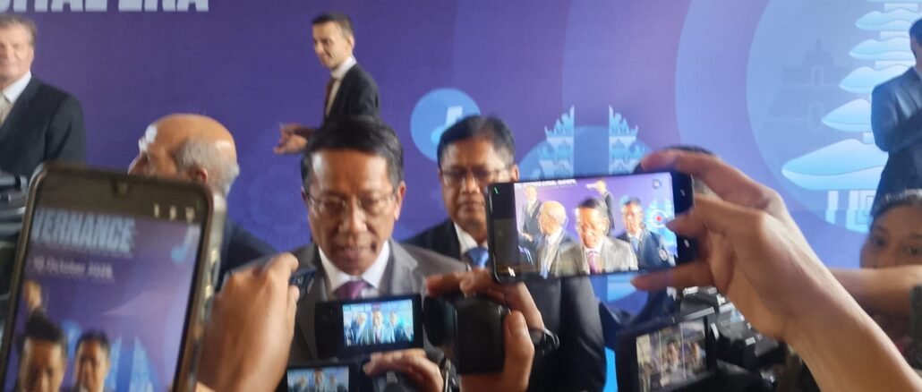 Caption foto : Menteri Hukum Supratman Andi Agtas saat memberikan keterangan, Rabu (7/10/2026) - WIB