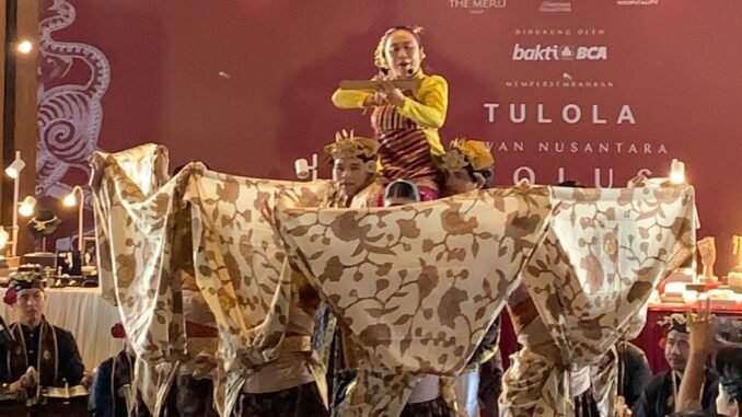 Pertunjukan pembuka berjudul “Rangga Rasmi” dari Sanggar Widya Sani UNHI Denpasar pada pada pameran EVOLUSI di The Meru Sanur, Rabu, 7 Oktober 2026 - RFH