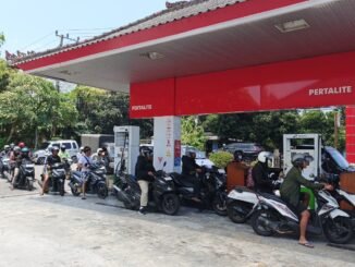 Antrean kendaraan di SPBU di Klungkung - IST