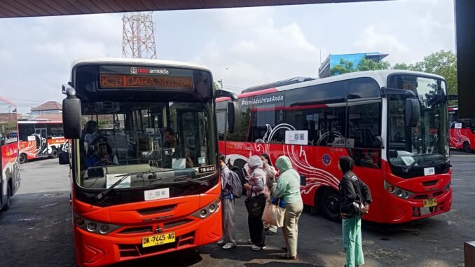 Bus Trans Metro Dewata di terminal Ubung - Foto: Angga Wijaya
